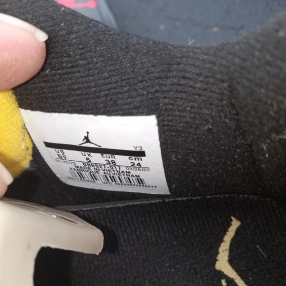 Air Jordan 4 Retro, Thunder - Picture 5 of 5